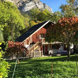 Superbe T3 Neuf En Bord De Rivière Près D'annecy , Montmin France