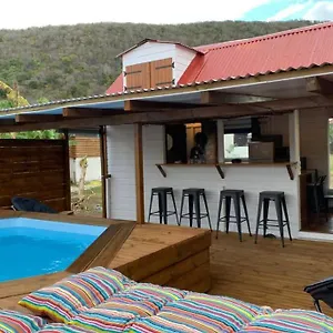 Chalet La Tiny De Titanse Avec Piscine, Capesterre